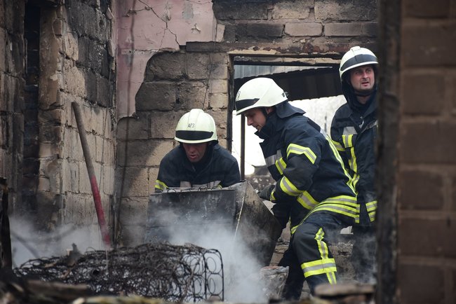 На Луганщині через пожежі перекрито рух у Станицю Луганську, - поліція 03 На Луганщині через пожежі перекрито рух у Станицю Луганську, - поліція 03