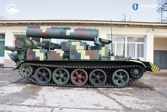 Укроборонпром передав ЗСУ оновлений броньований тягач-евакуатор БТС-4 04