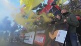 Активисты "Правого сектора" митингуют под Радой против "формулы Штайнмайера" и открытия рынка земли. ВИДЕО+ФОТОрепортаж