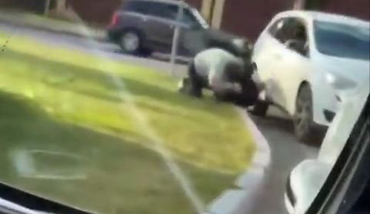Two Russians come to blows over place in queue at petrol station: "Bloody hell, look what he’s doing". VIDEO
