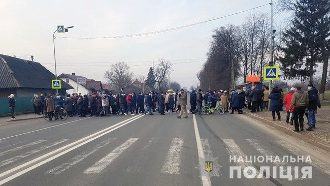 Ми теж хочемо кататися на лижах, а не виживати у злиднях, - у Чернівецькій області відбуваються акції протесту проти підвищення тарифів 02