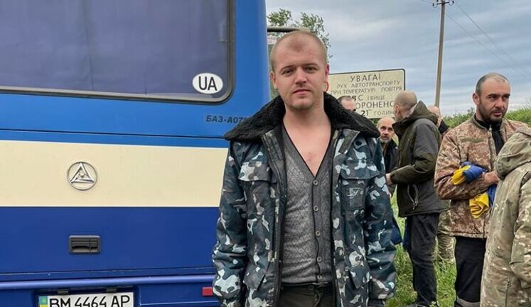 У визволеного сьогодні з полону прикордонника з острова Зміїний день народження. ФОТО