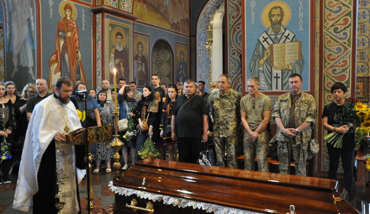З воїном 58-ї ОМПБр Володимиром Гуньком, який загинув у бою з російськими окупантами під Бахмутом, попрощалися в Києві. ВІДЕО+ФОТОрепортаж