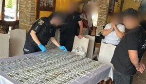 Подделывала документы для выезда мужчин за границу: на Закарпатье врача задержали на взятке в $8000, - ГПСУ. ВИДЕО+ФОТО