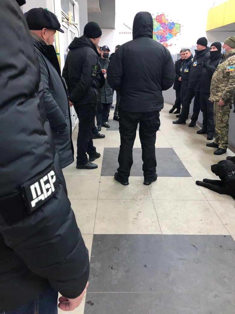 Митники з Волині завозили євробляхи, сховавши їх у фурах з товаром, - журналіст Плинський 09