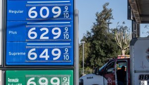 Ціни на бензин у Каліфорнії перевищили $6 за галон через війну в Ірані, ‒ Bloomberg