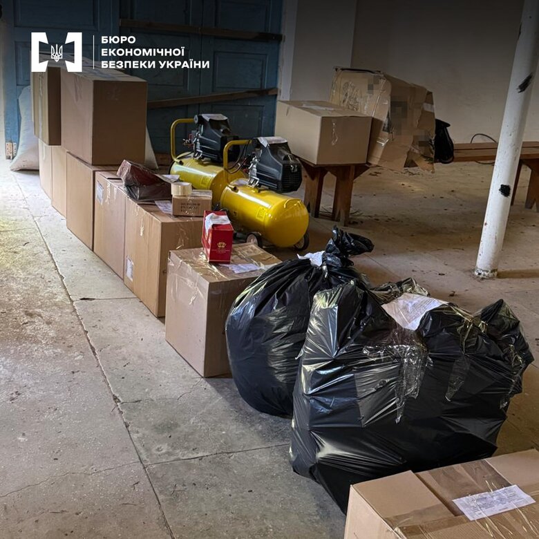 БЕБ знайшло підпільний цех з виробництва нелегальних сигарет у дитячому таборі