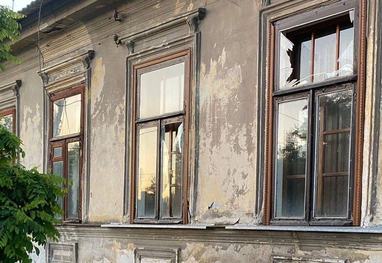 Росіяни знову обстріляли Нікополь: пошкоджено гімназію та спортшколу, один приватний будинок повністю зруйнований 07