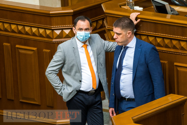 Присяга Аксенова под крики Ганьба!, беседа Власенко и Шуфрича, сообщение Шахову: Сергуня камасутру забрать? Или будешь изучать?, - работа ВР 19 мая 02