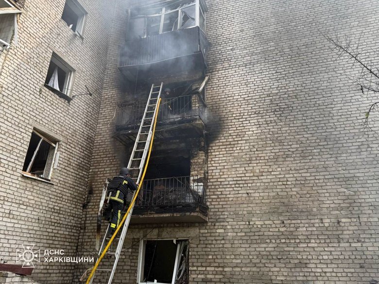 РФ вдарила по будинку в Ізюмі: загинула людина, є постраждалі