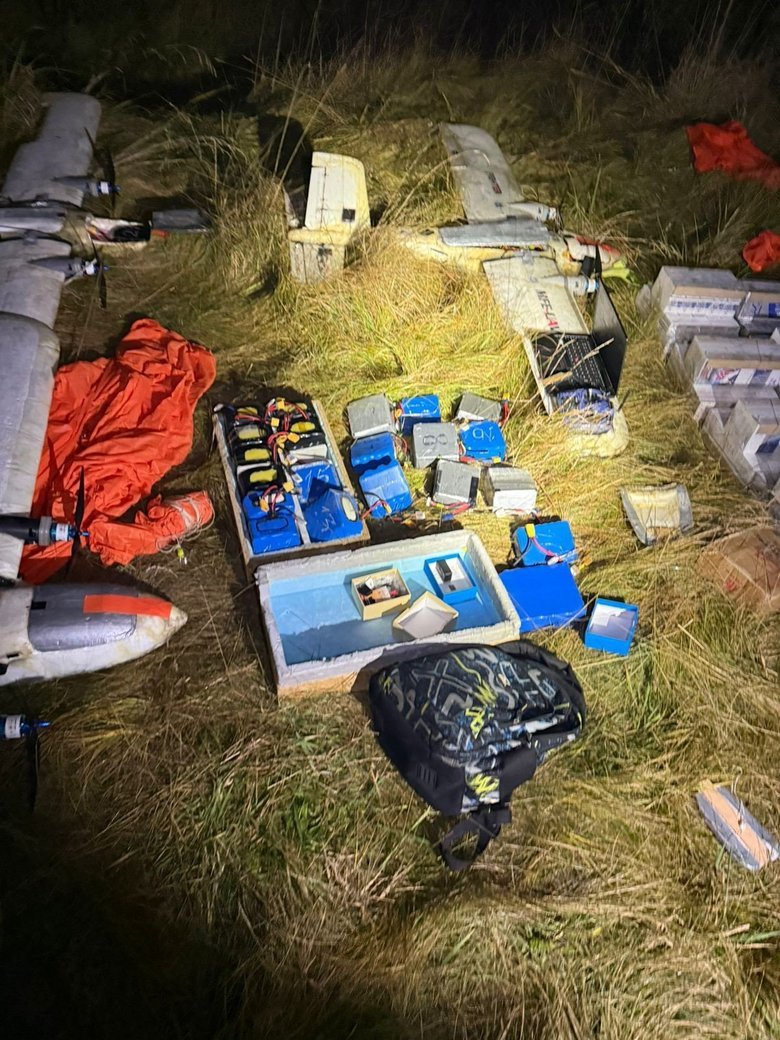 На Львівщині викрили батька і сина, які запускали дрони з контрабандними сигаретами до Польщі