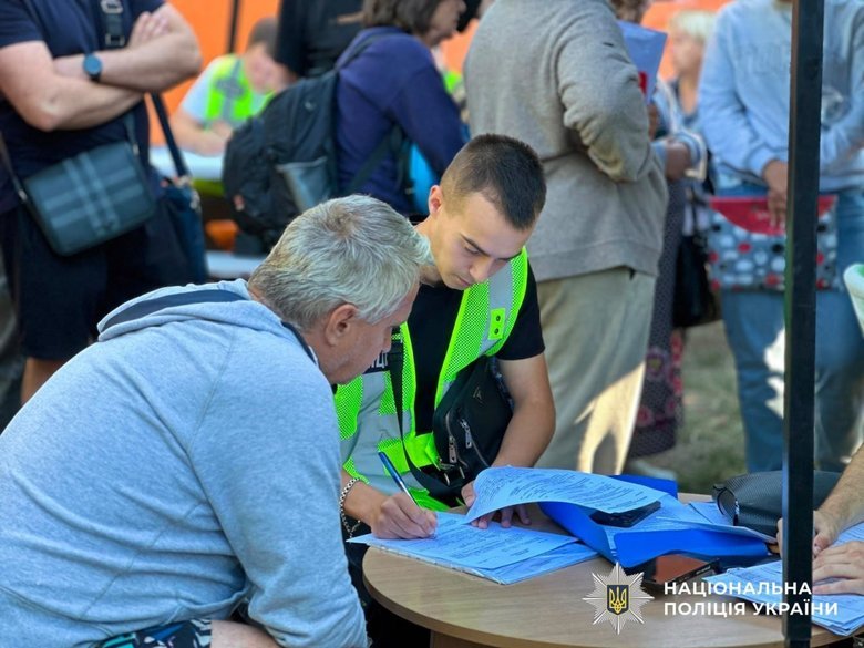 Рятувальники та поліцейські працюють на п’яти локаціях після російського удару