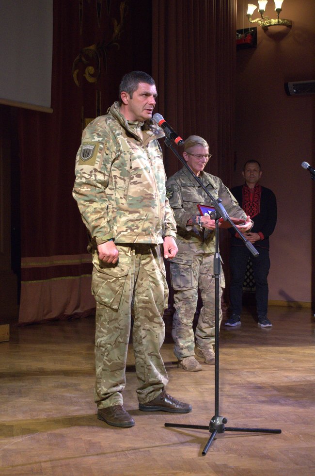 Воїни приїхали отримати орден прямо з окопів під ДАП. Народний Герой України: репортаж із Сум 18 Воїни приїхали отримати орден прямо з окопів під ДАП. Народний Герой України: репортаж із Сум 18