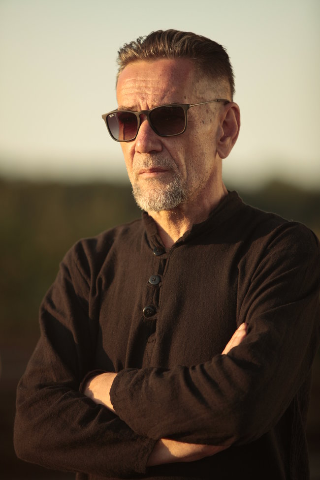 Письменник Сергій Жадан: Мені особисто бракує фільмів про цю війну. Але Дике поле, зняте за романом Ворошиловград, ще й про дружбу, любов, память та повернення 05