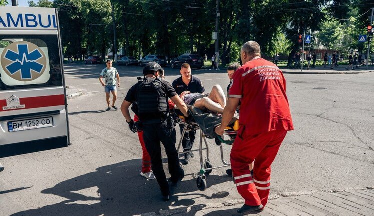 Удар РФ по Сумах: 8 людей у важкому стані, серед них - троє дітей (оновлено). ФОТО