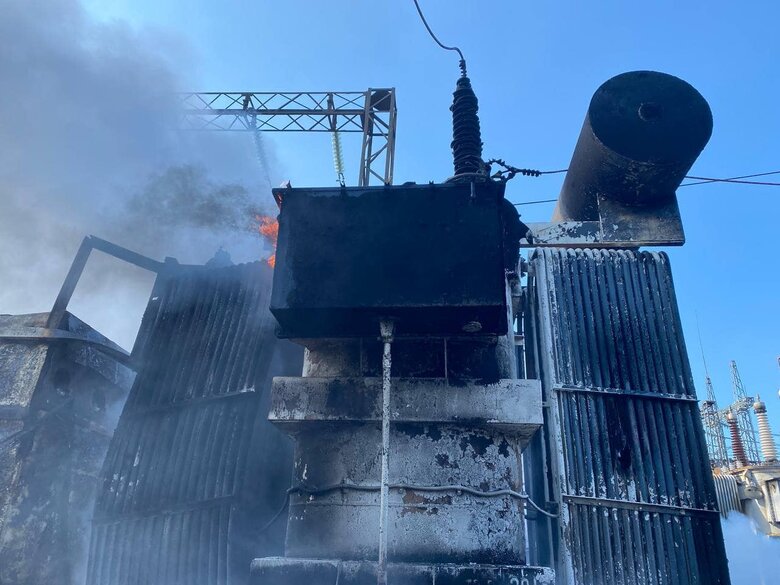 Рашисти зранку завдали удару по Слов’янській ТЕС. Під час гасіння пожежі рятувальники потрапили під обстріл 03 Рашисти зранку завдали удару по Слов’янській ТЕС. Під час гасіння пожежі рятувальники потрапили під обстріл 03