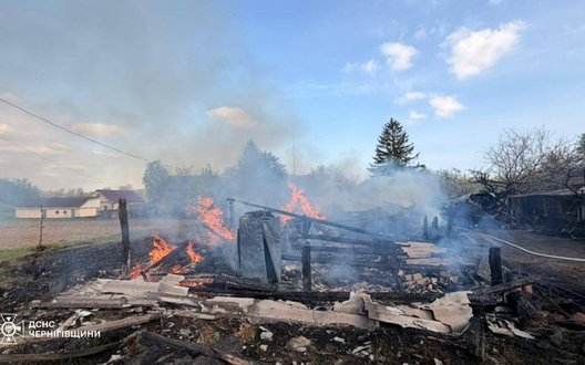 Окупанти поцілили в об’єкт зв’язку на Чернігівщині, загалом за добу в області 33 обстріли. ФОТОрепортаж