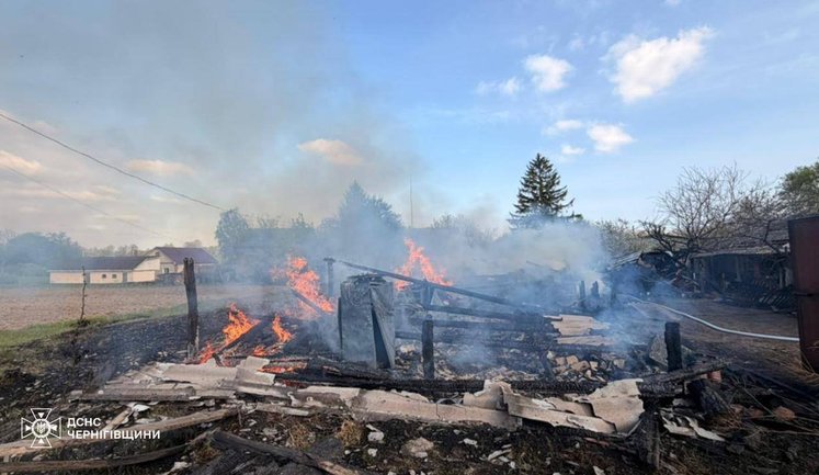 Окупанти поцілили в об’єкт зв’язку на Чернігівщині, загалом за добу в області 33 обстріли. ФОТОрепортаж