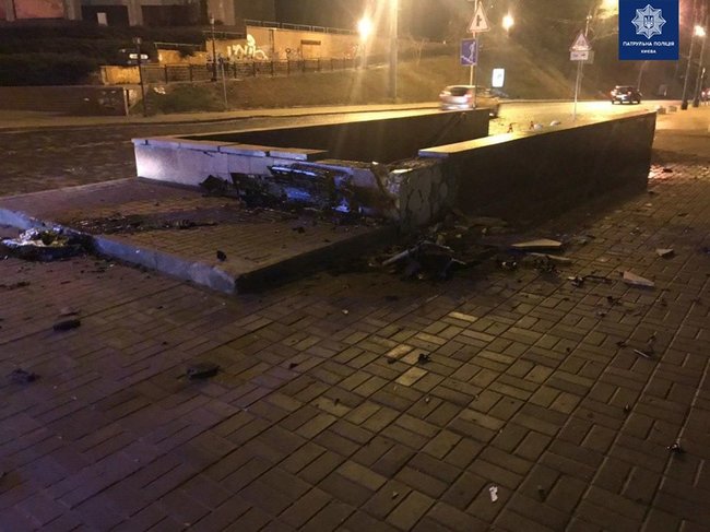 Пяний водій на Audi влетів у Національну філармонію в Києві, - патрульна поліція 01