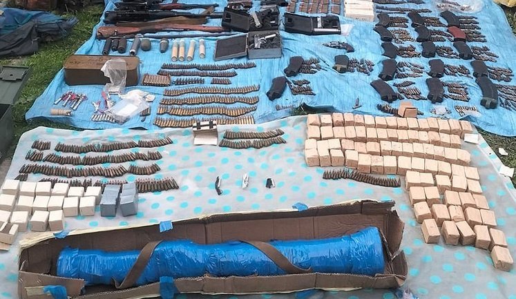 Зберігав удома вогнепальну зброю, боєприпаси та понад 6 тис. набоїв: на Чернігівщині затримано військового у СЗЧ, - Нацполіція. ФОТОрепортаж