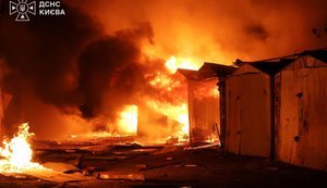 РФ атакувала Київ: горіли гаражі та підприємство, є постраждалі