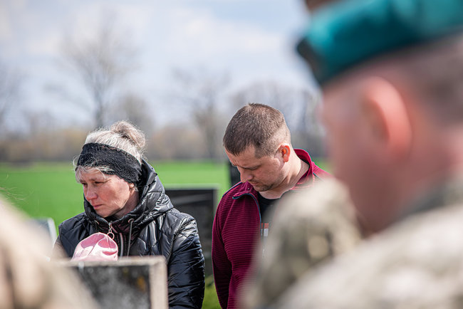 Меморіальну дошку загиблому в зоні ООС морпіху 36-ї ОБрМП Володимиру Бондарюку відкрили в Миколаївській області 16