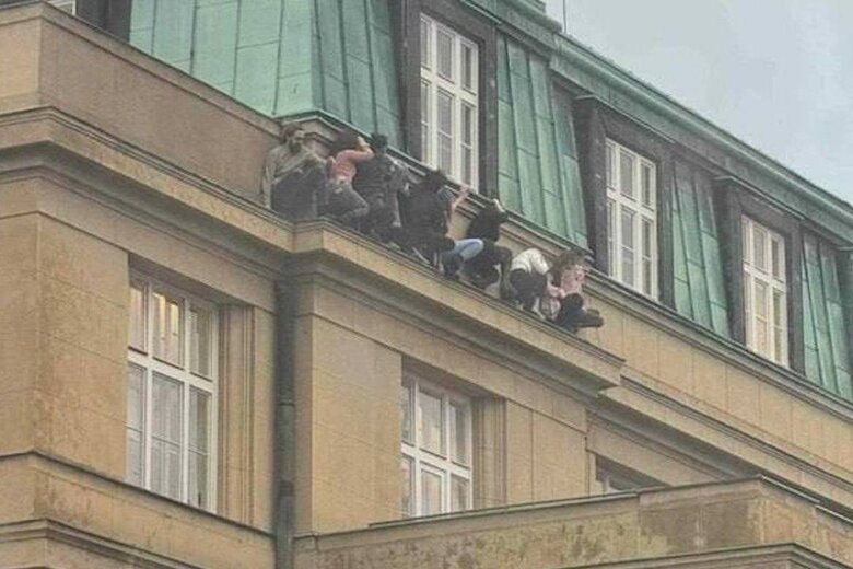 У центрі Праги сталася стрілянина: попередньо, 15 загиблих і 24 поранених 02 У центрі Праги сталася стрілянина: попередньо, 15 загиблих і 24 поранених 02