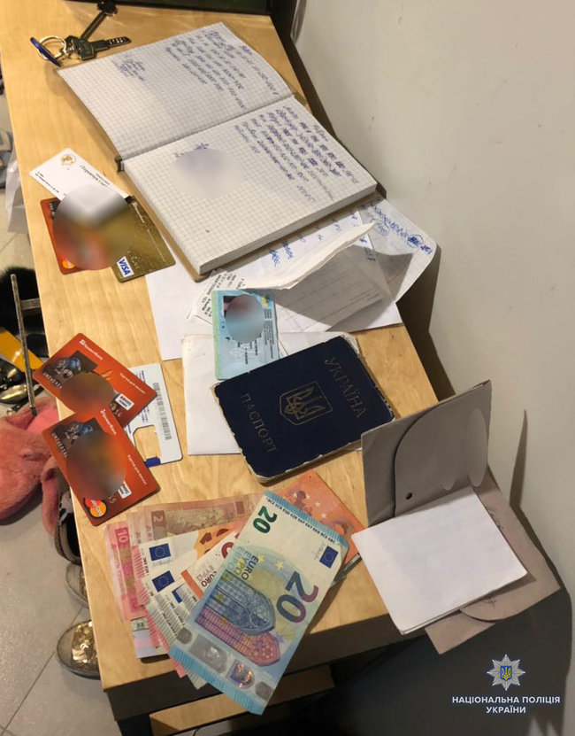 Полиция задержала киевлянок, занимавшихся сутенерством через группы в мессенджерах: Нужна ТОП, инста-girl, обложки, титулы, медийные и т.д. 06