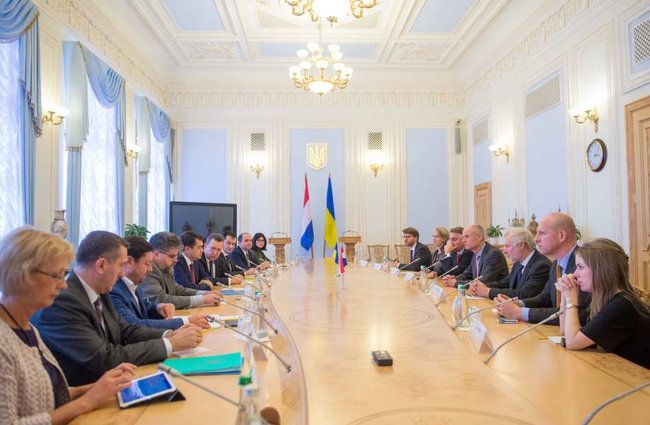 Разумков и глава МИД Нидерландов Блок обсудили расследование трагедии MH17 02