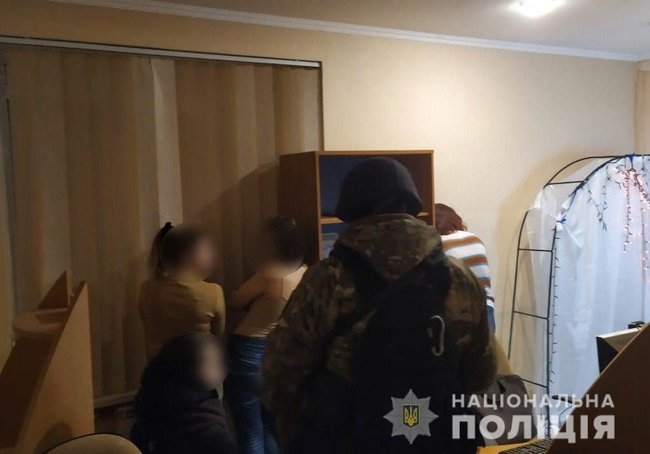 Работа сети порностудий блокирована в Киеве, - киберполиция 01