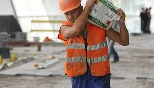18% экономически активного населения Украины трудоустроено за рубежом, - Минфин