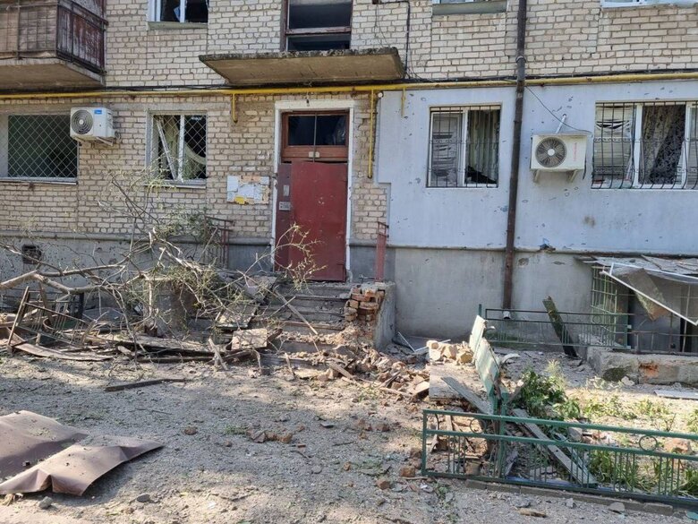 Troops of Russian Federation fired at apartment houses in Mykolaiv, civilians suffered, - mayor Senkevich 01