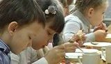 "Выпрашиваем продукты детям хоть какие-то, не учитывая их качество", - в Горловке "покращення" настало для учителей и школьников. ВИДЕО