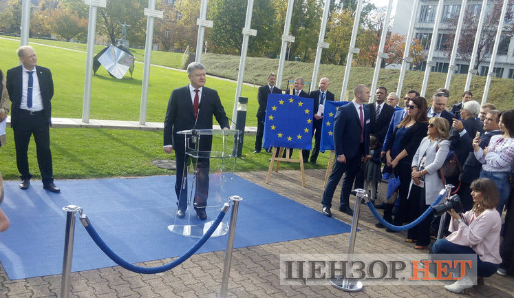 Порошенко открыл звезду Героев Небесной сотни в Страсбурге: "Мы отметим их вклад и в украинскую историю, и в историю Европы" (обновлено). ВИДЕО+ФОТОрепортаж