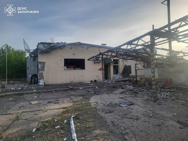 РФ нанесла удар по пожарной части в Запорожье