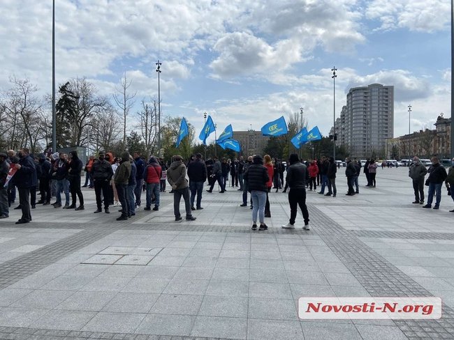 Хочу працювати!: У Миколаєві підприємці протестують проти карантину. Мітингувальники увірвалися до міськради 04