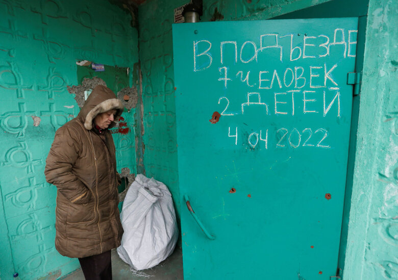 На дороге горели и взрывались автомобили! Люди горели заживо в машинах. Это был ад! - мариупольчанка об ужасах войны в городе 06