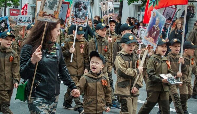 В окупованому Маріуполі хочуть відкрити "козацькі класи": дітей навчатимуть за мілітарною програмою