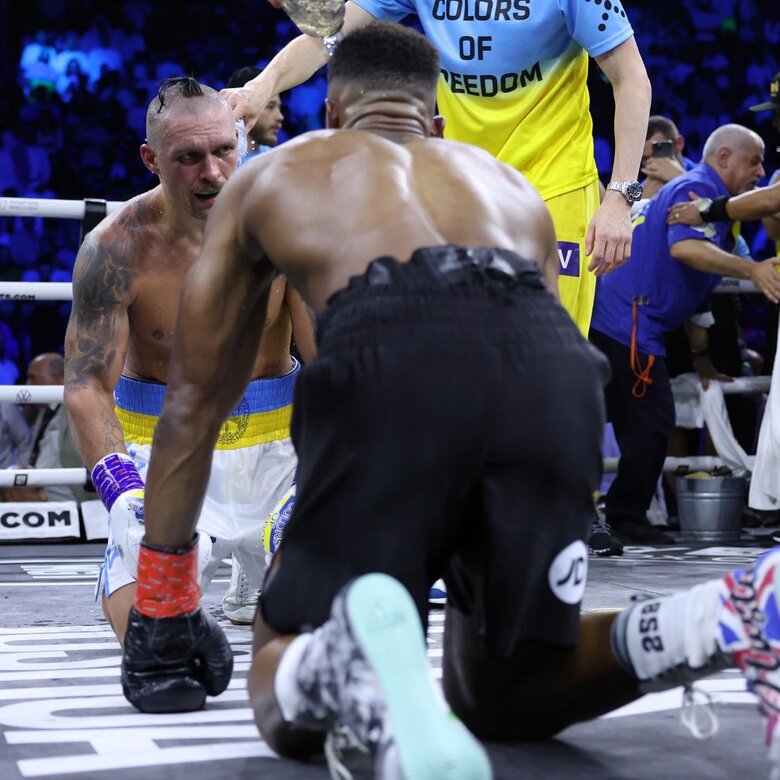 Усик переміг Джошуа у боксерському поєдинку-реванші за чемпіонські титули 02