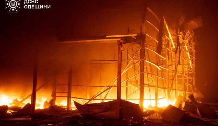 Вночі РФ атакувала Одесу: пошкоджено об’єкт інфраструктури. ФОТОрепортаж (оновлено)