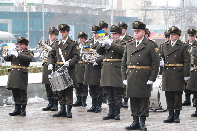 Із загиблим на Донбасі воїном Маріупольської бригади Олегом Андрієнком попрощалися в Запоріжжі 09