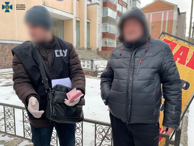 Депутат Полтавского облсовета вымогал более 60 тыс. грн у местного бизнесмена и угрожал расправой в случае отказа, - СБУ 02