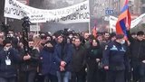 Протестувальники в Єревані намагаються заблокувати кортеж Пашиняна