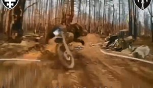 Невдалий "трюк" окупанта з мотоцикла підірвав його на дроні: бійці батальйону SIGNUM. ВIДЕО