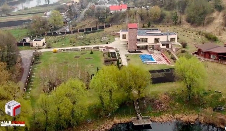 Замдиректора "Укрспецэкспорта" не указал в декларации элитные авто и ресторан. ВИДЕО