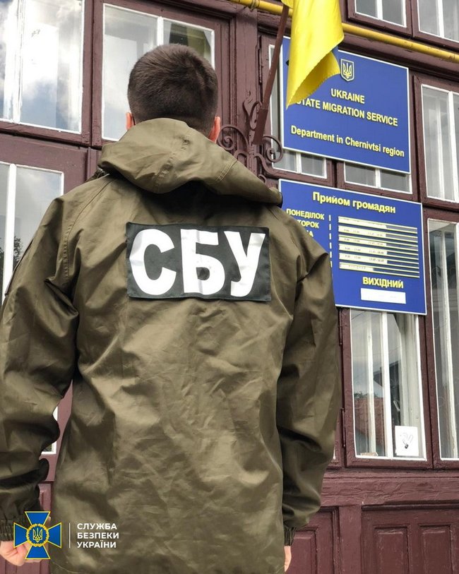 Блокирована масштабная схема незаконной легализации иностранцев в Украине для переправки в ЕС, - контрразведка СБУ 01 Блокирована масштабная схема незаконной легализации иностранцев в Украине для переправки в ЕС, - контрразведка СБУ 01