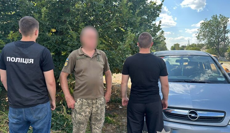 Командир роти на Дніпропетровщині брав хабарі за приховування факту СЗЧ, - Нацполіція. ФОТО