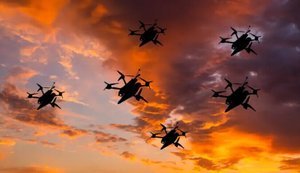 Москвичі повідомляють про атаку дронів: аеропорти зупинили рейси