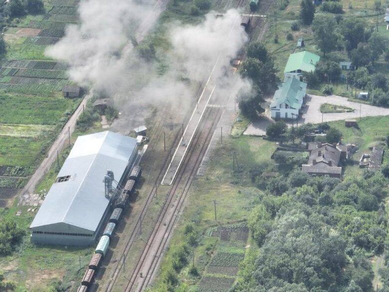 Росіяни з мінометів обстріляли залізничну станцію на Харківщині 05