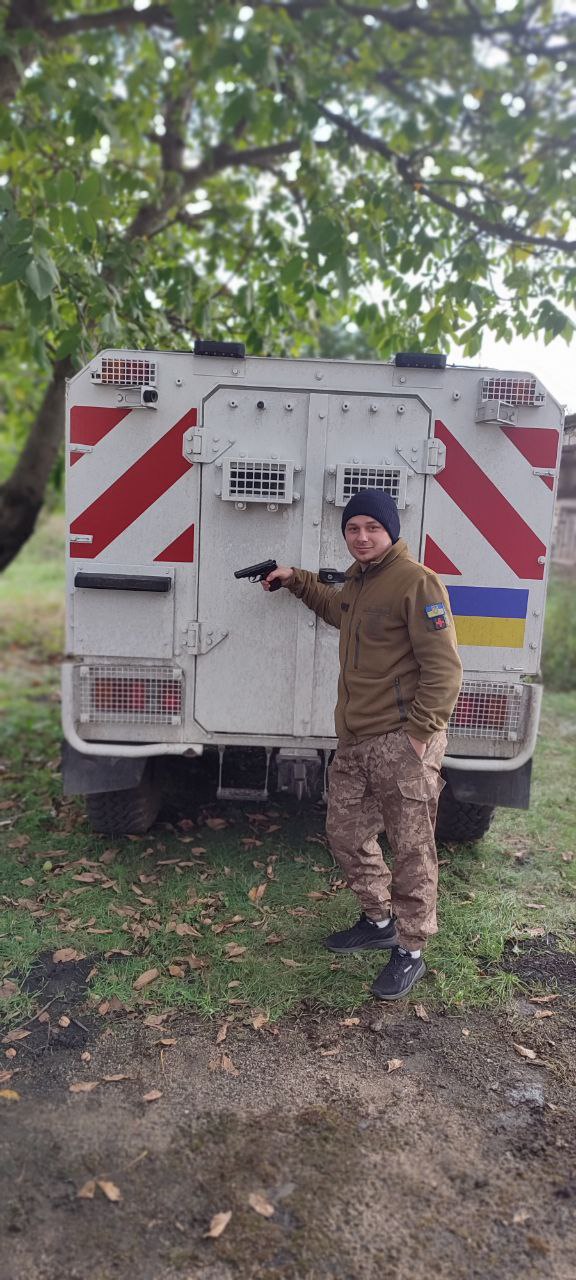 Бойовий медик Олександр Волков – про реалії війни: Знявши з ноги командира берці, побачив, що фаланги пальців повністю перебиті. Але він тримався достойно… 12 Бойовий медик Олександр Волков – про реалії війни: Знявши з ноги командира берці, побачив, що фаланги пальців повністю перебиті. Але він тримався достойно… 12